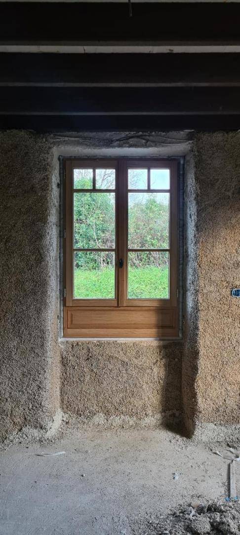 fenetre-interieur-pierres