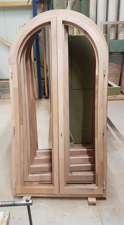 fenetres-bois-arrondies